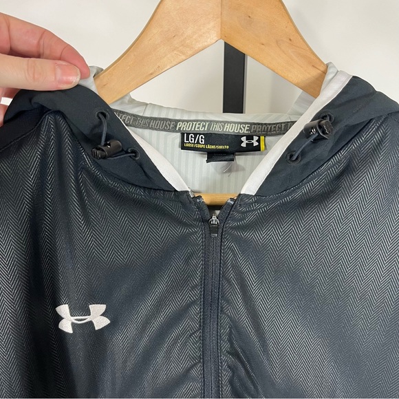 Under Armour Men’s Half Zip Front Black & White Pullover - Picture 5 of 9